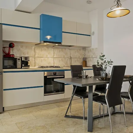 Sophia Luxury 2 Bedroom Apartment *